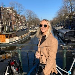 Meet your Posher, Brooke